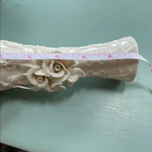 Vintage K’s Collection ornate cream ceramic vases. Set of 2. floral design. - Picture 6 of 9